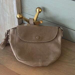 Elegant Tan Leather Crossbody Bag
